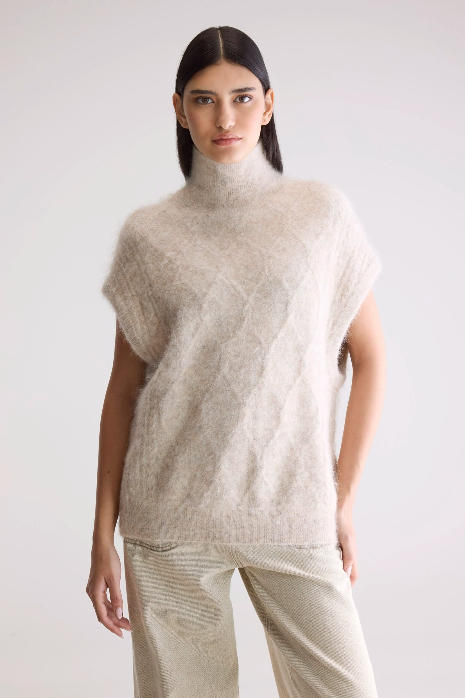 BW25295920K1510U-014_1483726_ce15e21c-bfa8-476d-8f5f-1a78aa14d651.jpg Darti Sweater Vest (252 / W / OYSTER) - Image 1